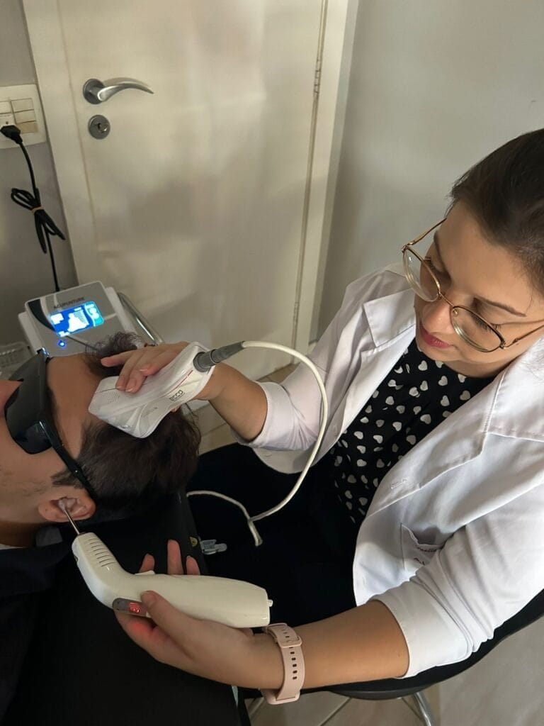 Laserterapia para tratamento complementar da tontura e do zumbido